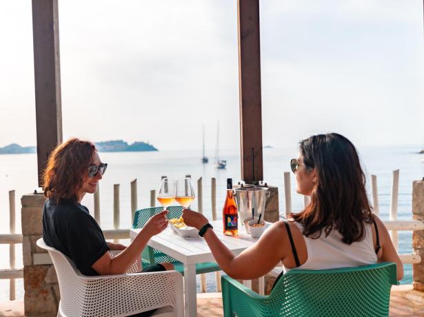 rosselbalepalme nl mei-op-het-eiland-elba-in-stacaravan-met-toegang-tot-de-spa 026