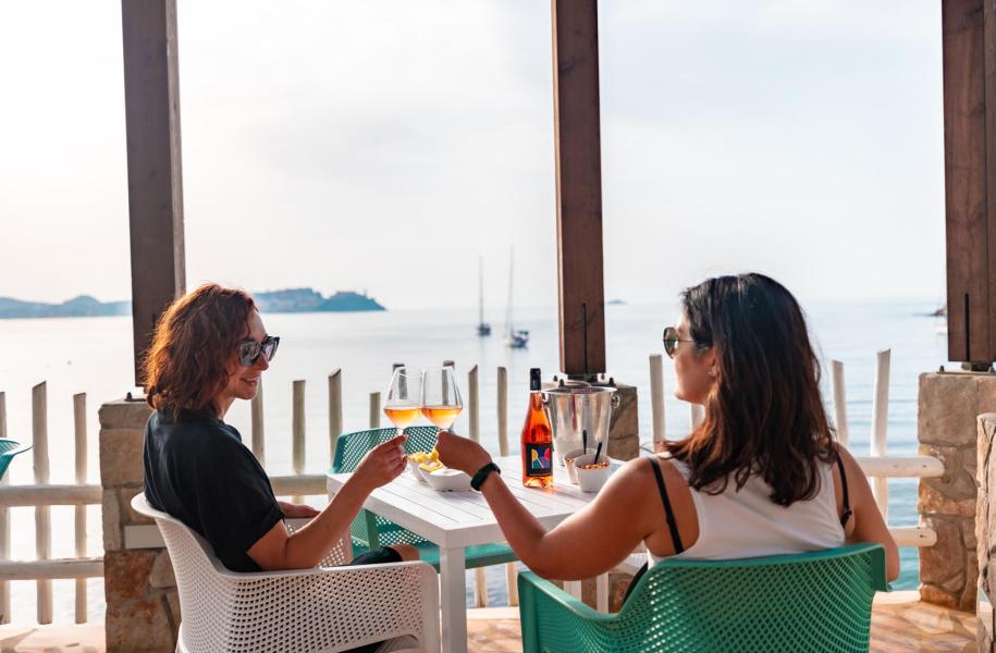 rosselbalepalme nl mei-op-het-eiland-elba-in-stacaravan-met-toegang-tot-de-spa 021